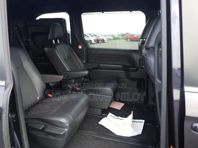 Toyota Noah 2022