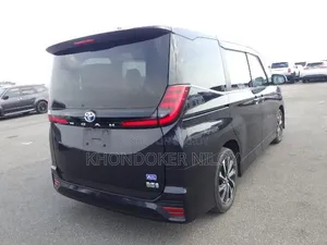 Toyota Noah 2022