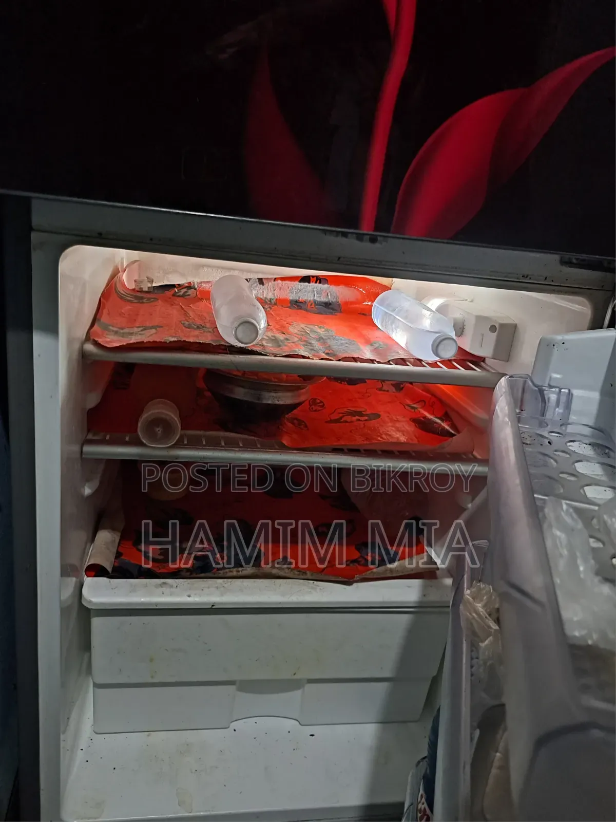 ওয়ালটন ৩০১ লিটার ফ্রিজ আর্জেন্ট বিক্রয় মোহাম্মদপুরে