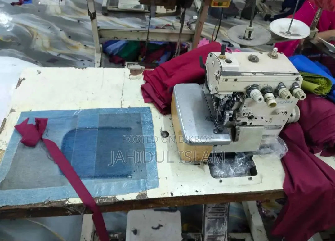 জুকি ইন্ডাস্ট্রিয়াল ওভারলক মেশিন ফুল রানিং