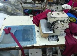 জুকি ইন্ডাস্ট্রিয়াল ওভারলক মেশিন ফুল রানিং