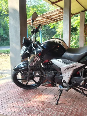 টিভিএস আপাচে আরটিআর ১৬০ ৪ভি এফআই ২০২২ কালো