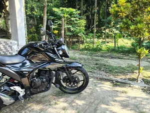 সুজুকি জিক্সার ২০২১ ব্ল্যাক