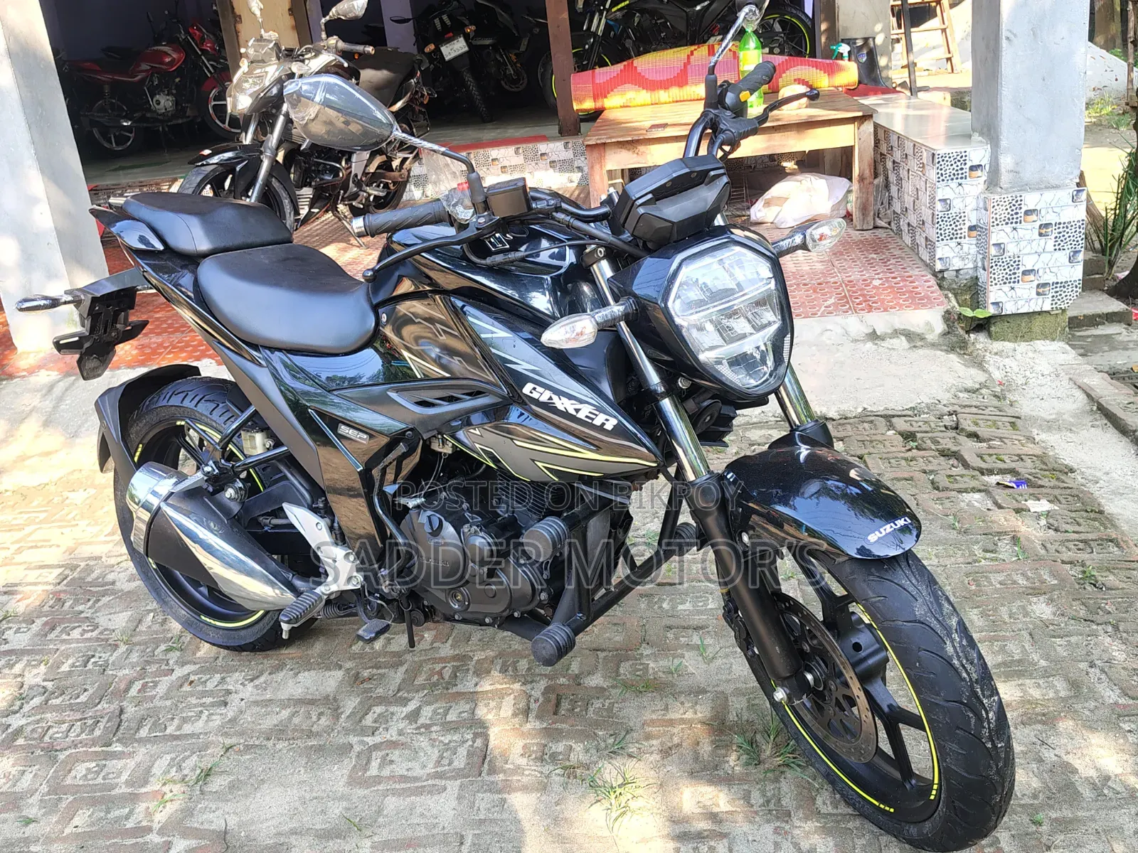 সুজুকি জিক্সার ২০২১ ব্ল্যাক