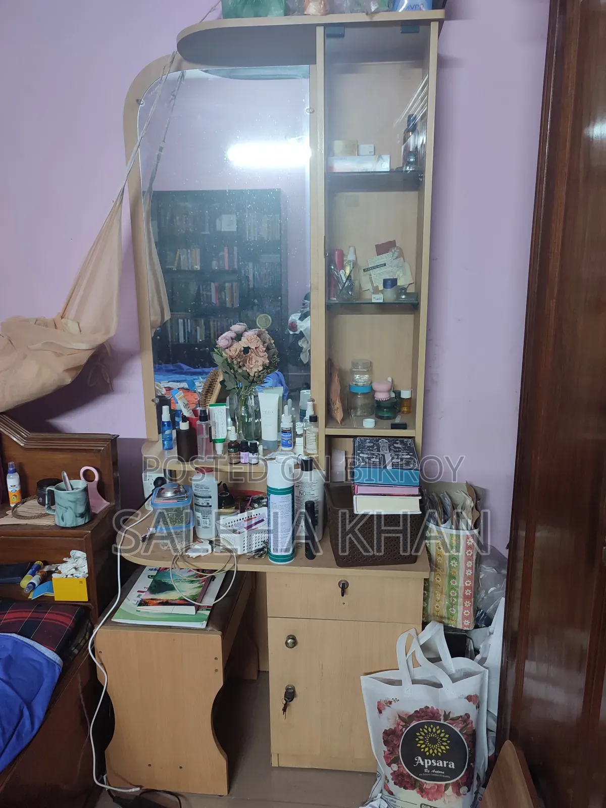ড্রেসিং টেবিল