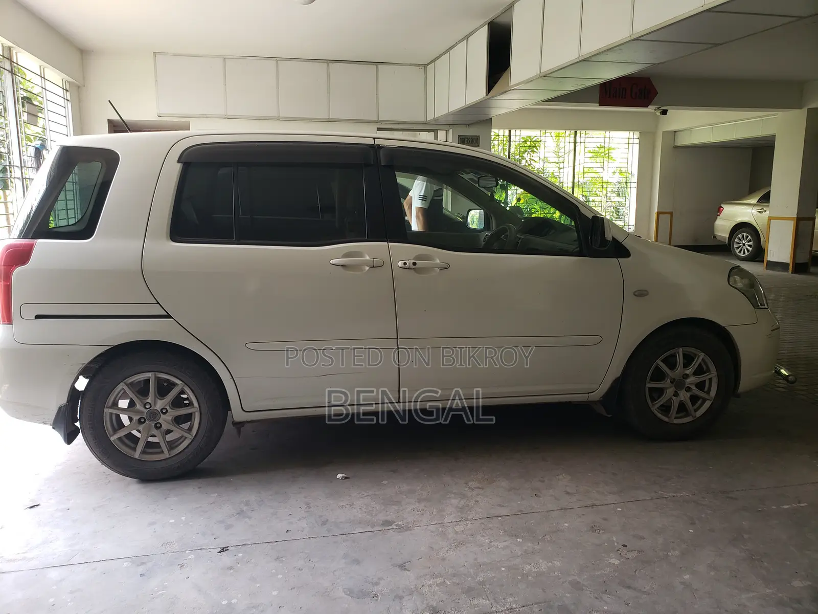 Toyota Raum 2011 Pearl