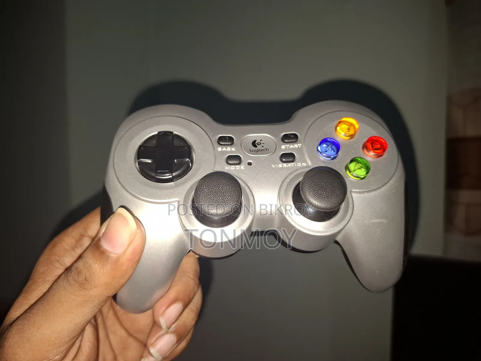 Logitech F710 Wireless Gamepad
