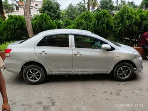 টয়োটা ইয়ারিস ১.০ ভিভিটি-আই ২০০৭ সিলভার