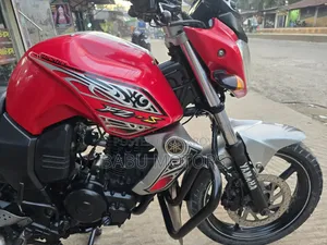 ইয়ামাহা এফজেড ২০১৬ লাল