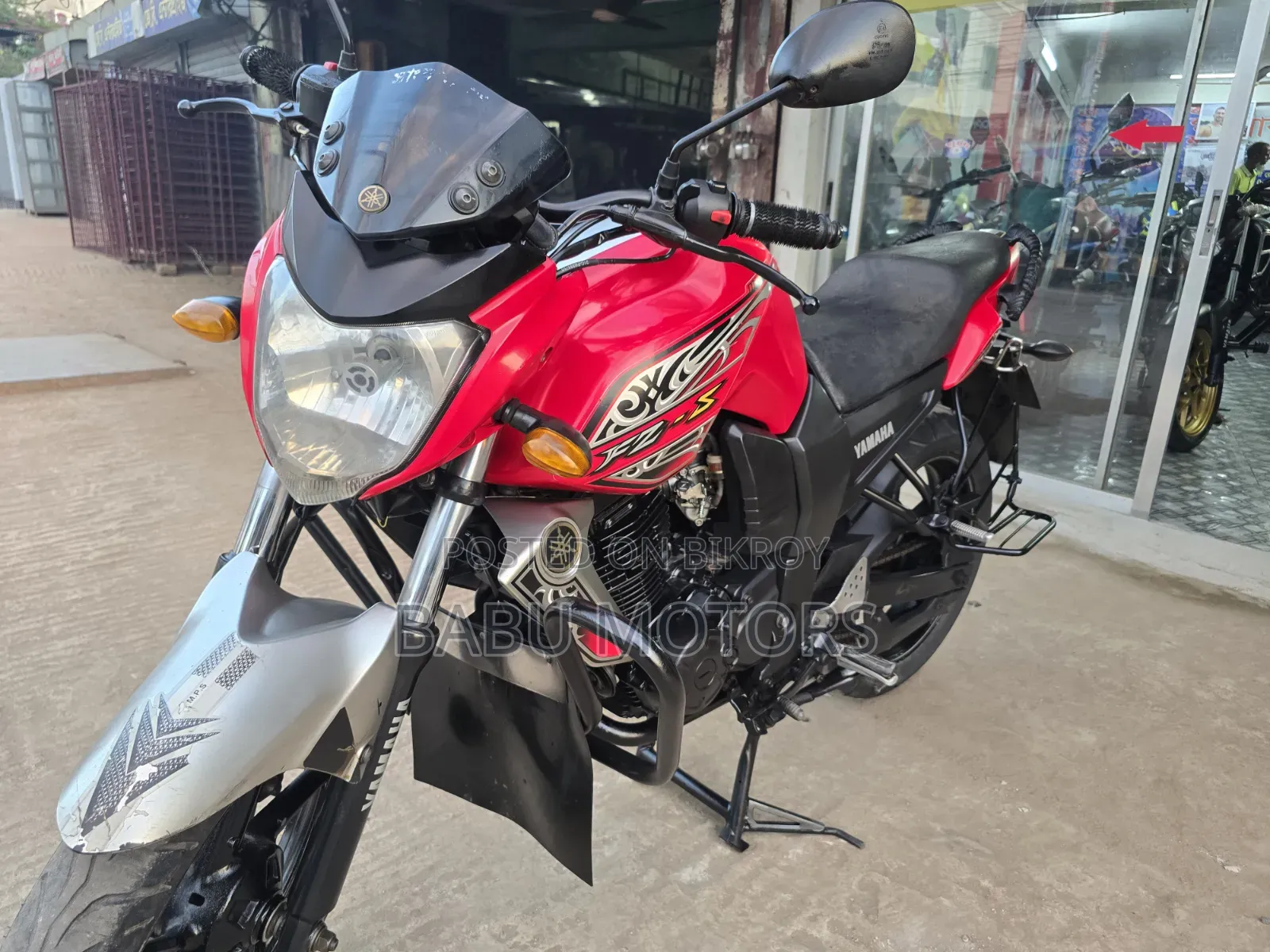 ইয়ামাহা এফজেড ২০১৬ লাল