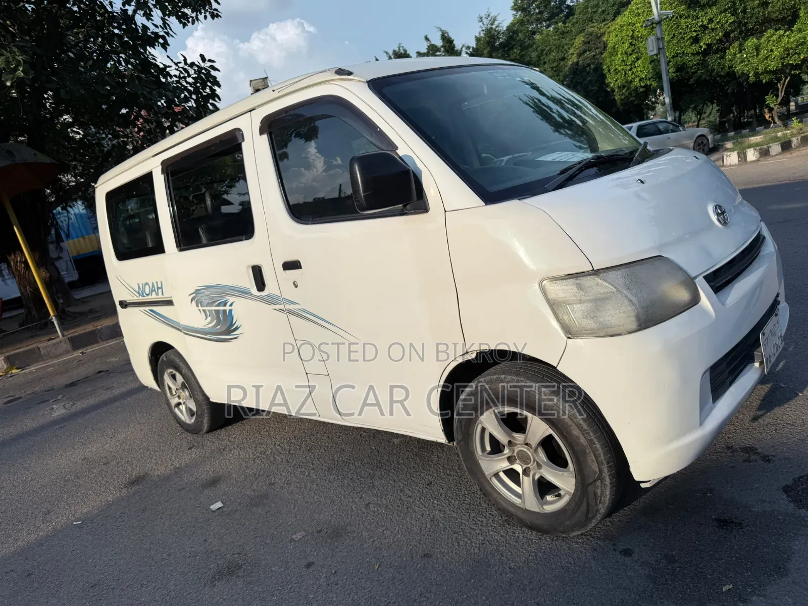 Toyota Noah 2010 White