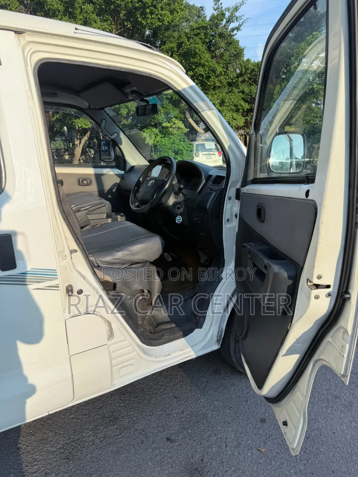 Toyota Noah 2010 White