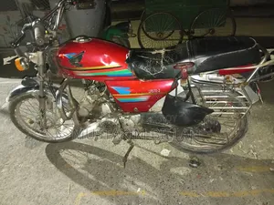 হোন্ডা ২০০৯ লাল