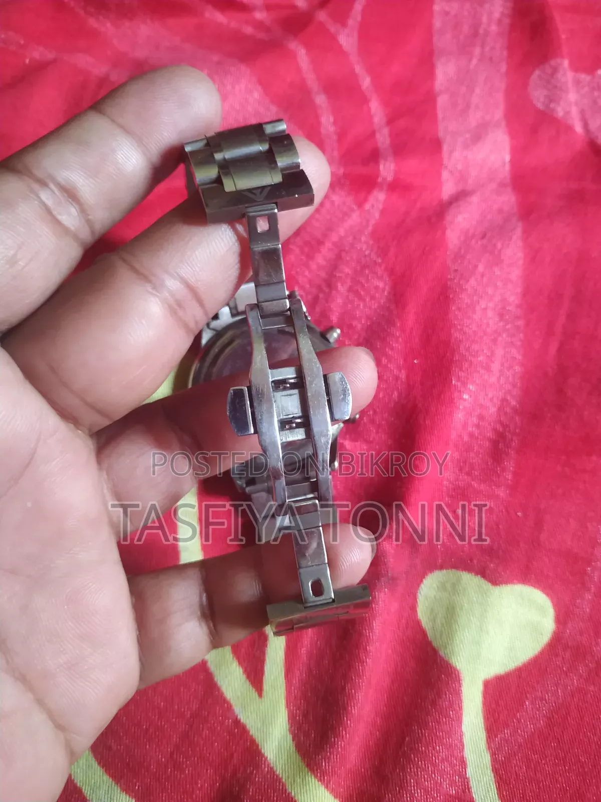 নিবোসি ব্র্যান্ডের ওয়াচ
