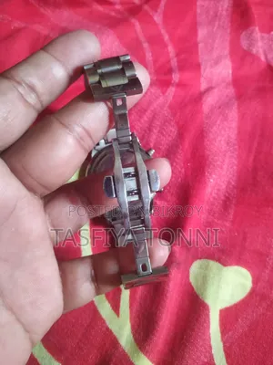 নিবোসি ব্র্যান্ডের ওয়াচ
