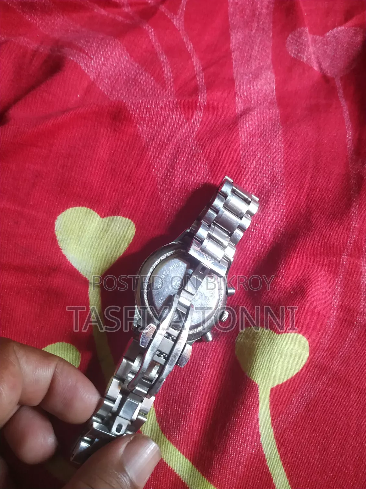 নিবোসি ব্র্যান্ডের ওয়াচ