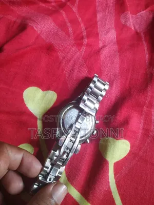 নিবোসি ব্র্যান্ডের ওয়াচ