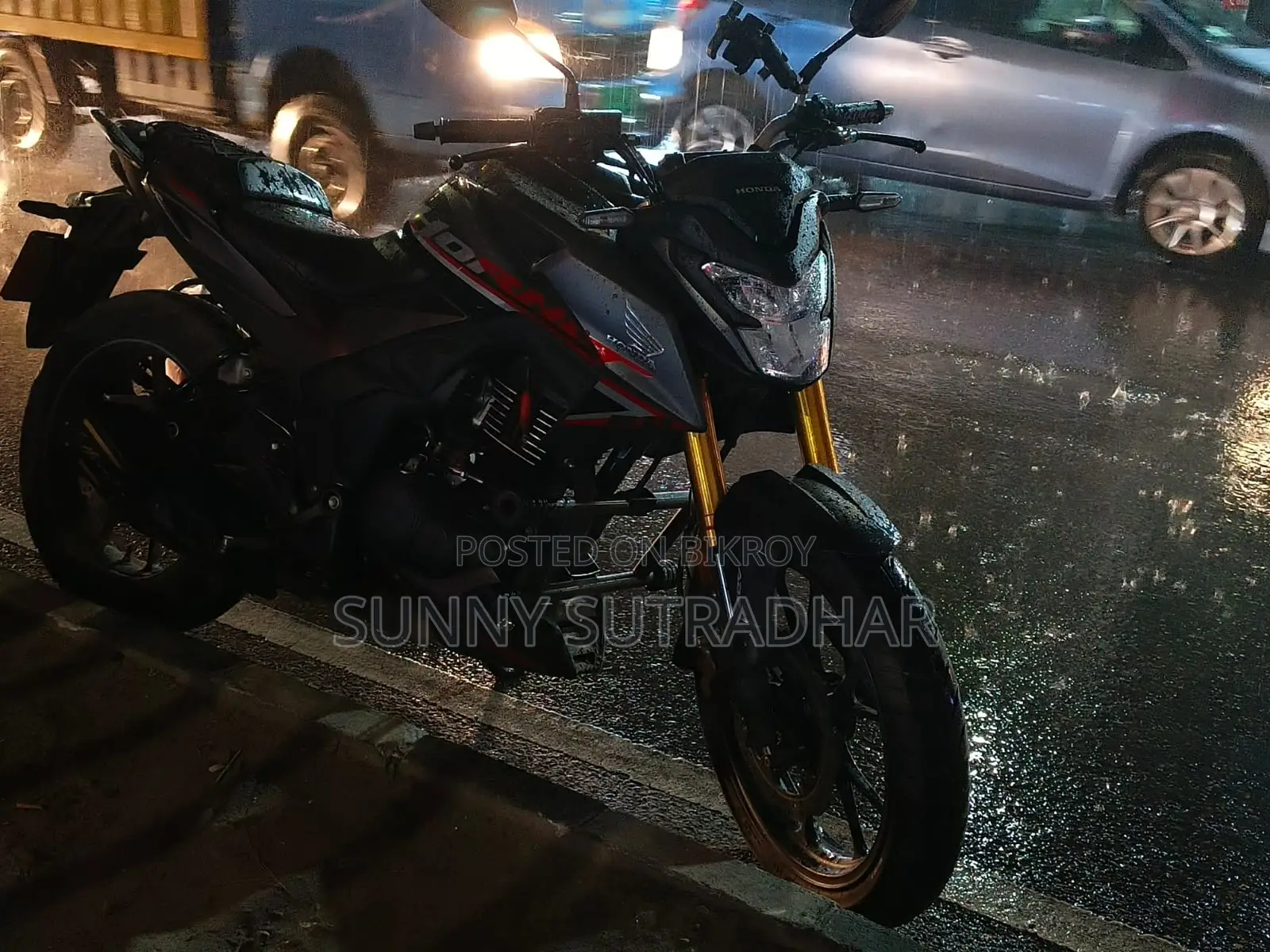হোন্ডা হর্নেট ২.০ ২০২৫ কালো