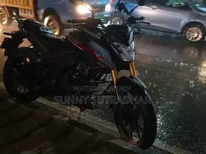 হোন্ডা হর্নেট ২.০ ২০২৫ কালো