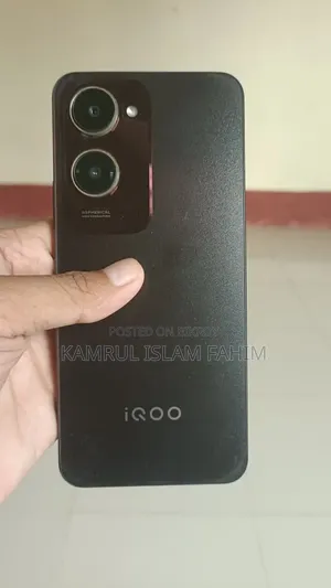 আইকিউওও ১২৮ জিবি