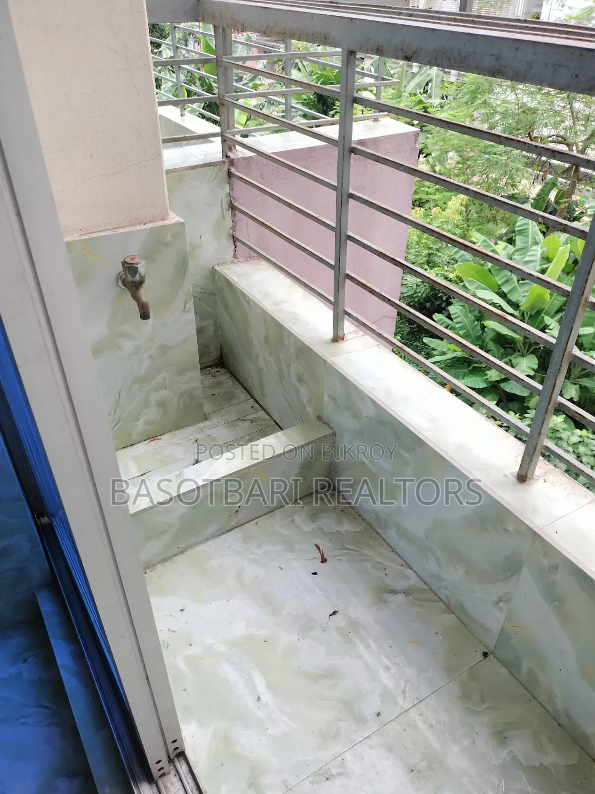 3 Bedroom Apartment in Aftab Nagar for sale