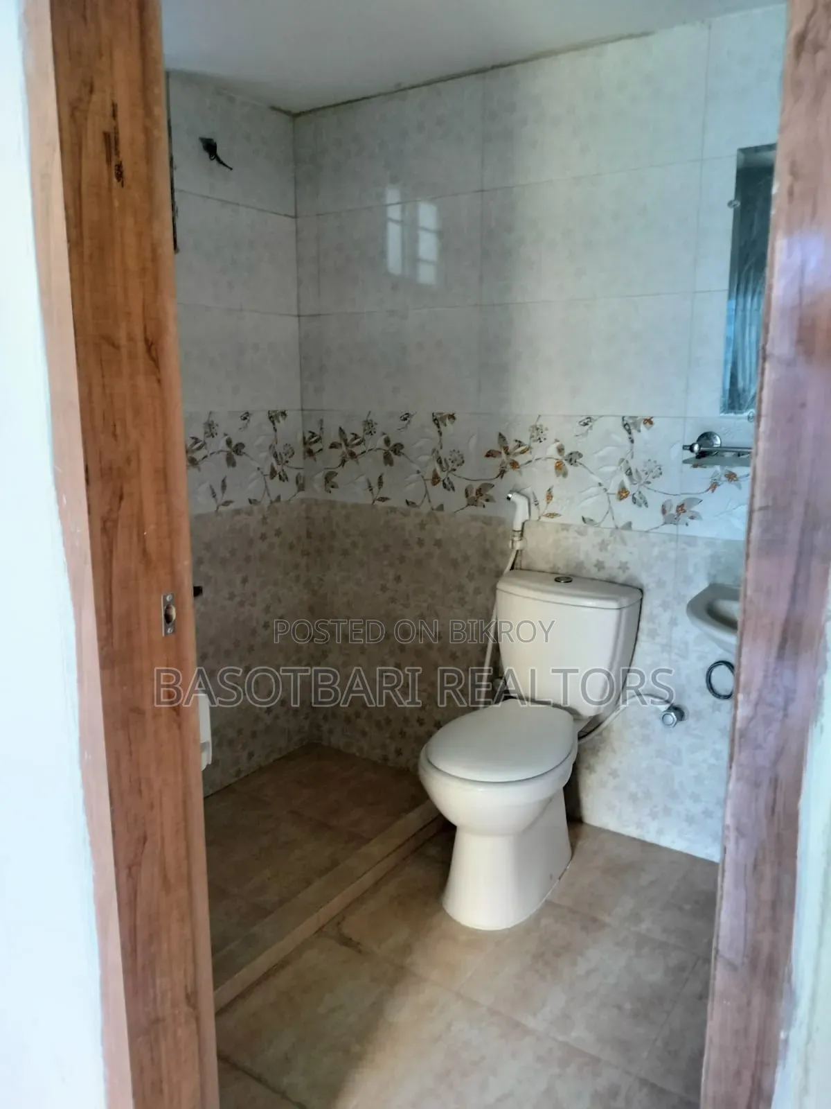 3 Bedroom Apartment in Aftab Nagar for sale