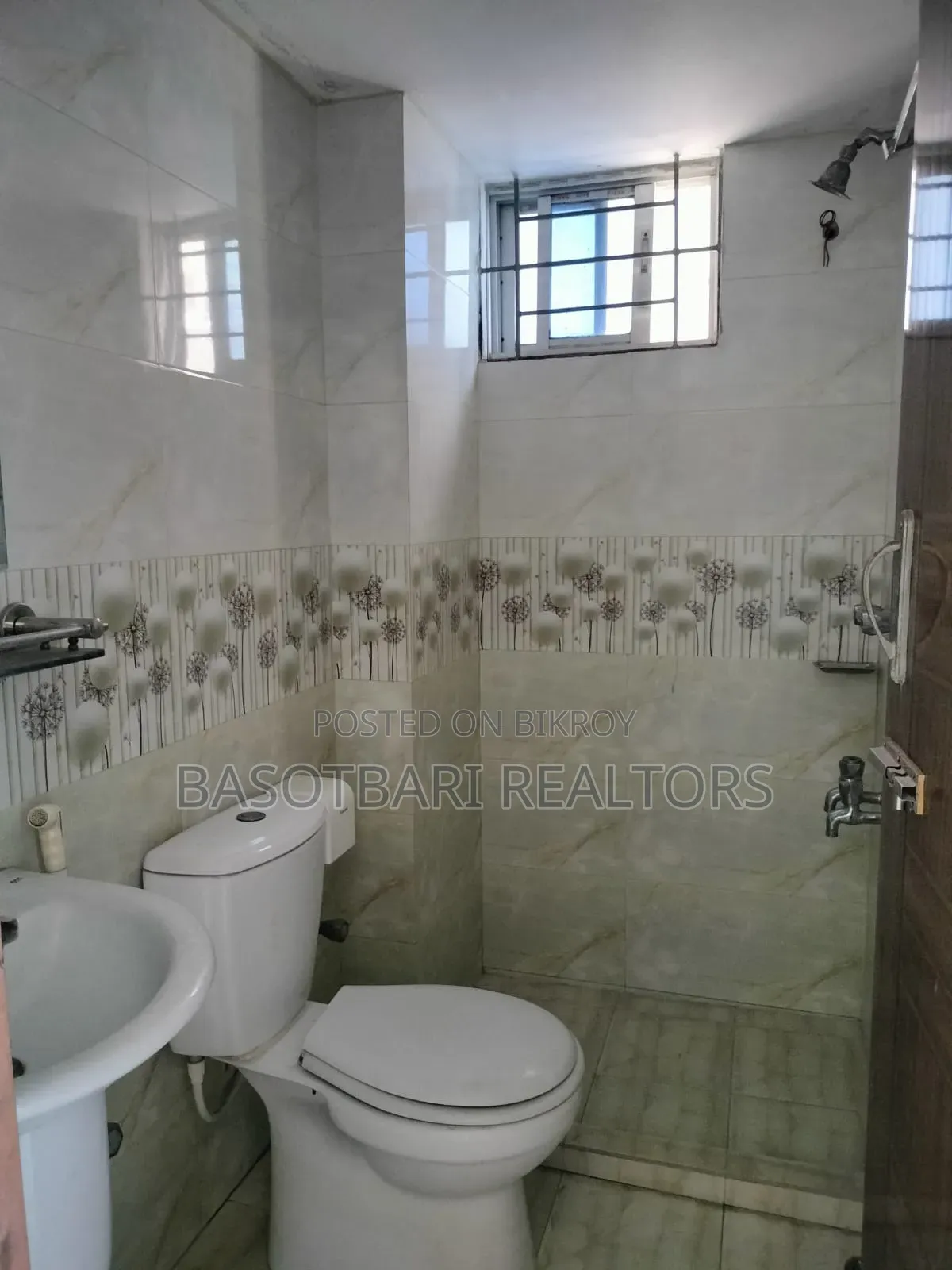 3 Bedroom Apartment in Aftab Nagar for sale