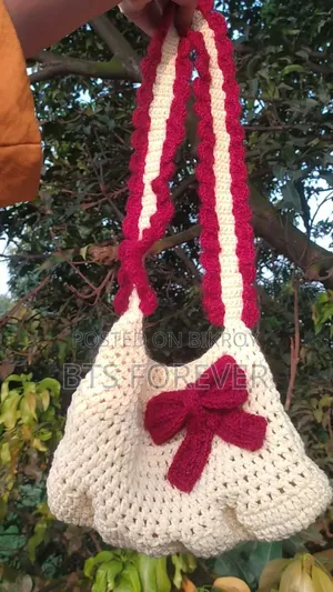 হ্যান্ডমেড ক্রোশেট ব্যাগ
