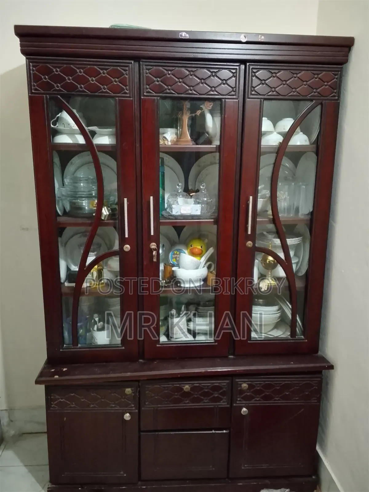 Cabinet Almirah