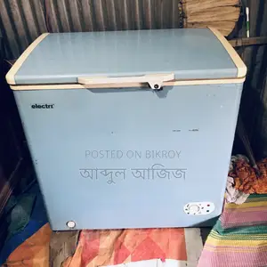 A deep freeze in good condition, looking like new, is for sale
