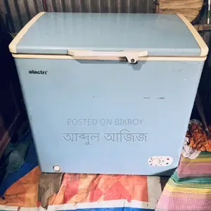 A deep freeze in good condition, looking like new, is for sale