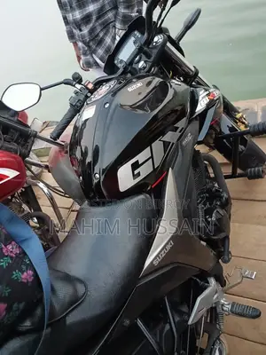 সুজুকি গিক্সার ২০২৩ ব্ল্যাক