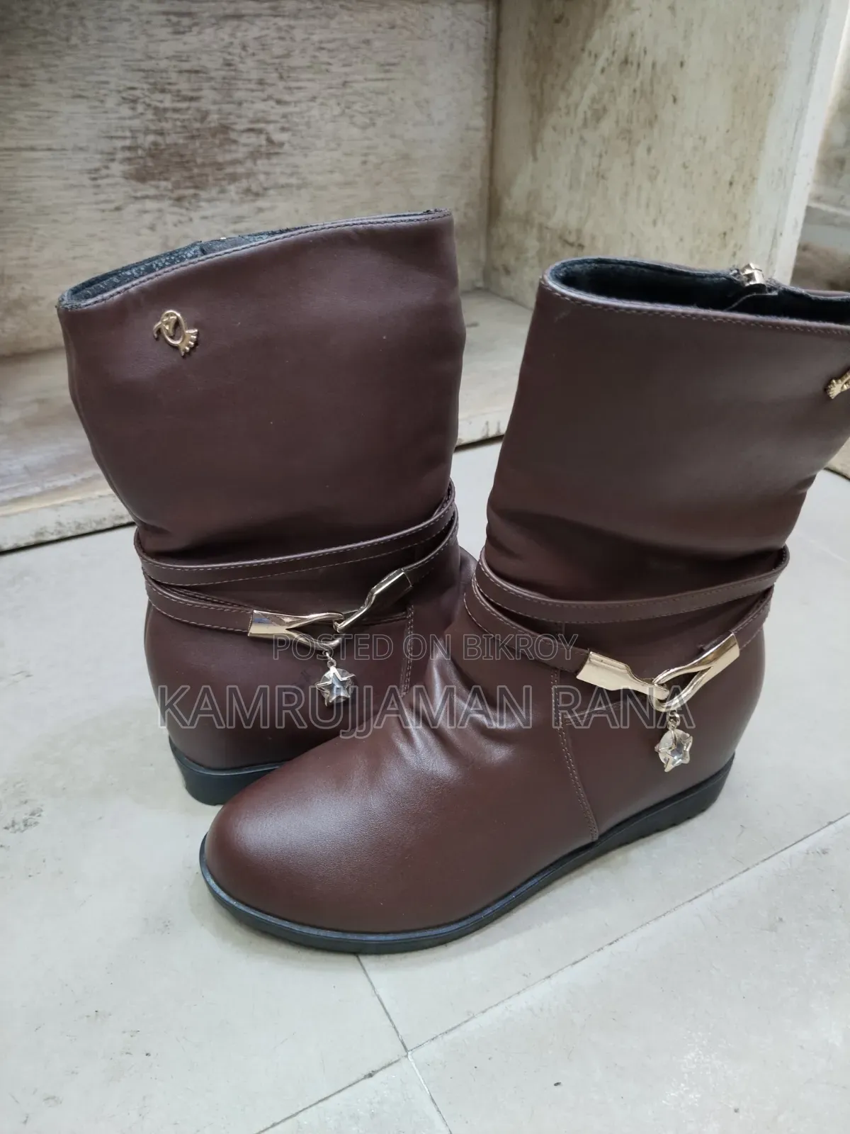 Very very beautiful boot shoes.