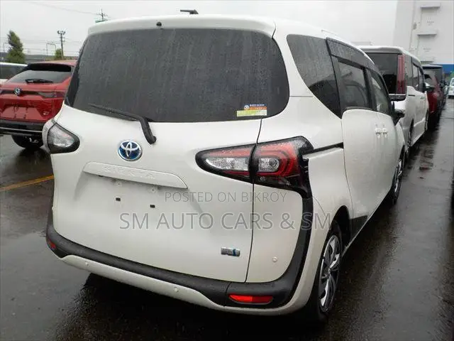 টয়োটা সিয়েন্টা ১.৫ হাইব্রিড এফডব্লিউডি ২০২১ পার্ল