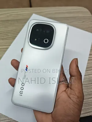 আইকিউওও ১৩ ২৫৬ জিবি হোয়াইট