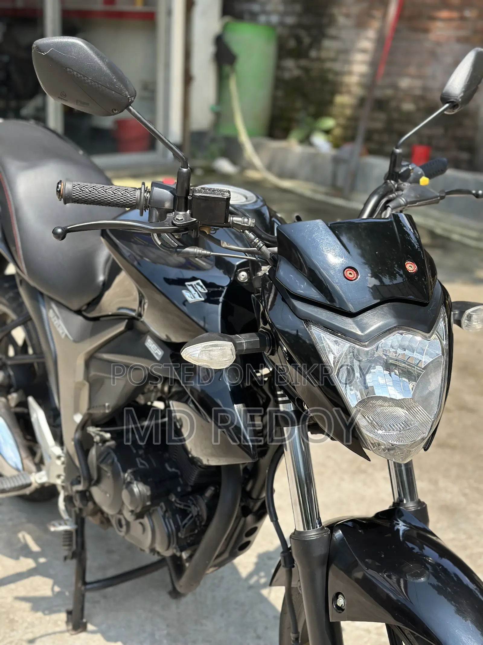 সুজুকি জিক্সার ২০২৪ কালো