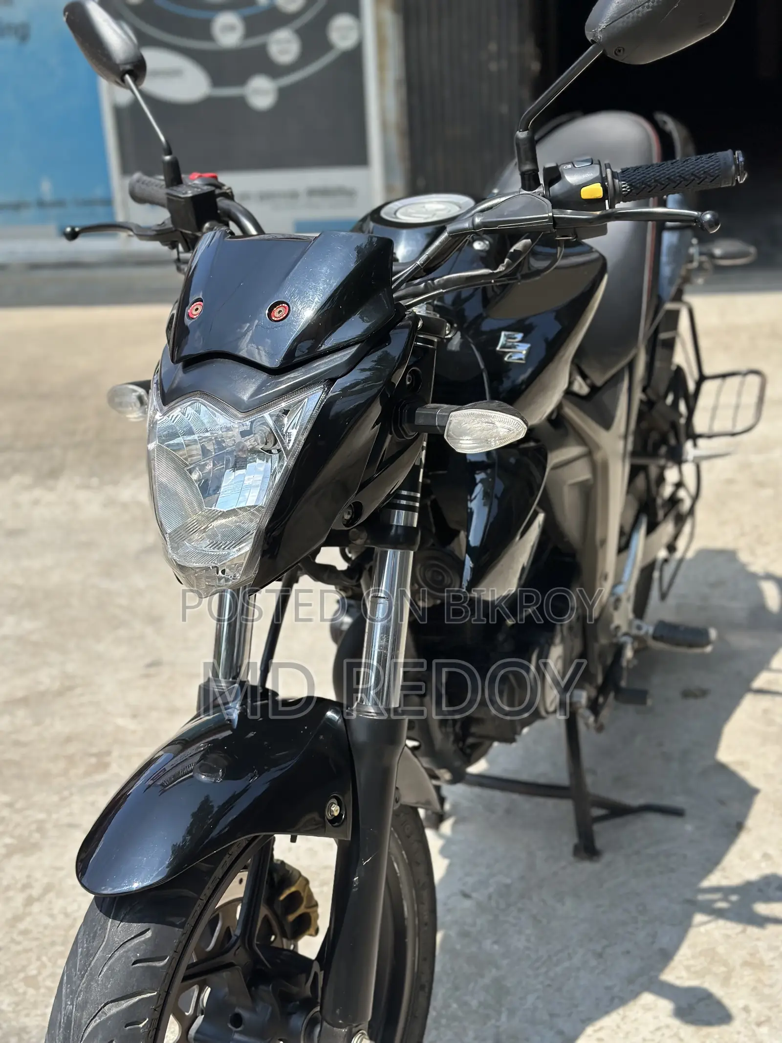 সুজুকি জিক্সার ২০২৪ কালো