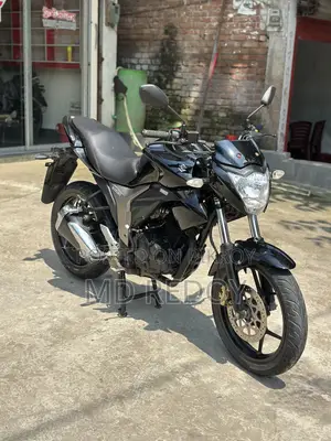সুজুকি জিক্সার ২০২৪ কালো