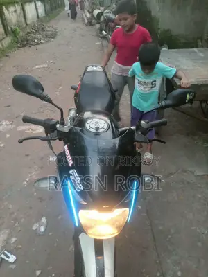 Bajaj Pulsar 150 2015 সাদা