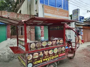বাস ২০২৫ রেড
