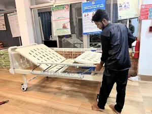 ম্যানুয়াল ২ ফাংশন হাসপাতাল বেড উইথ ম্যাট্রেস।