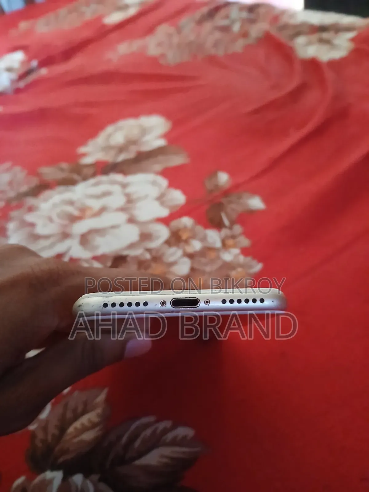 অ্যাপল আইফোন ৭ ১২৮ জিবি হোয়াইট