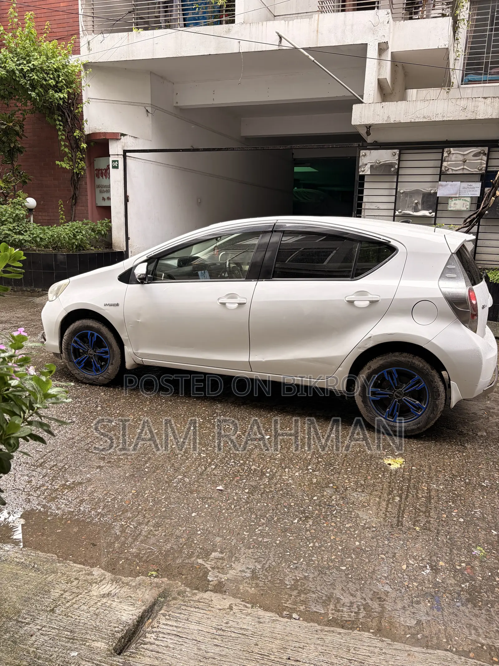 টয়োটা অ্যাকোয়া ২০১৩ পার্ল