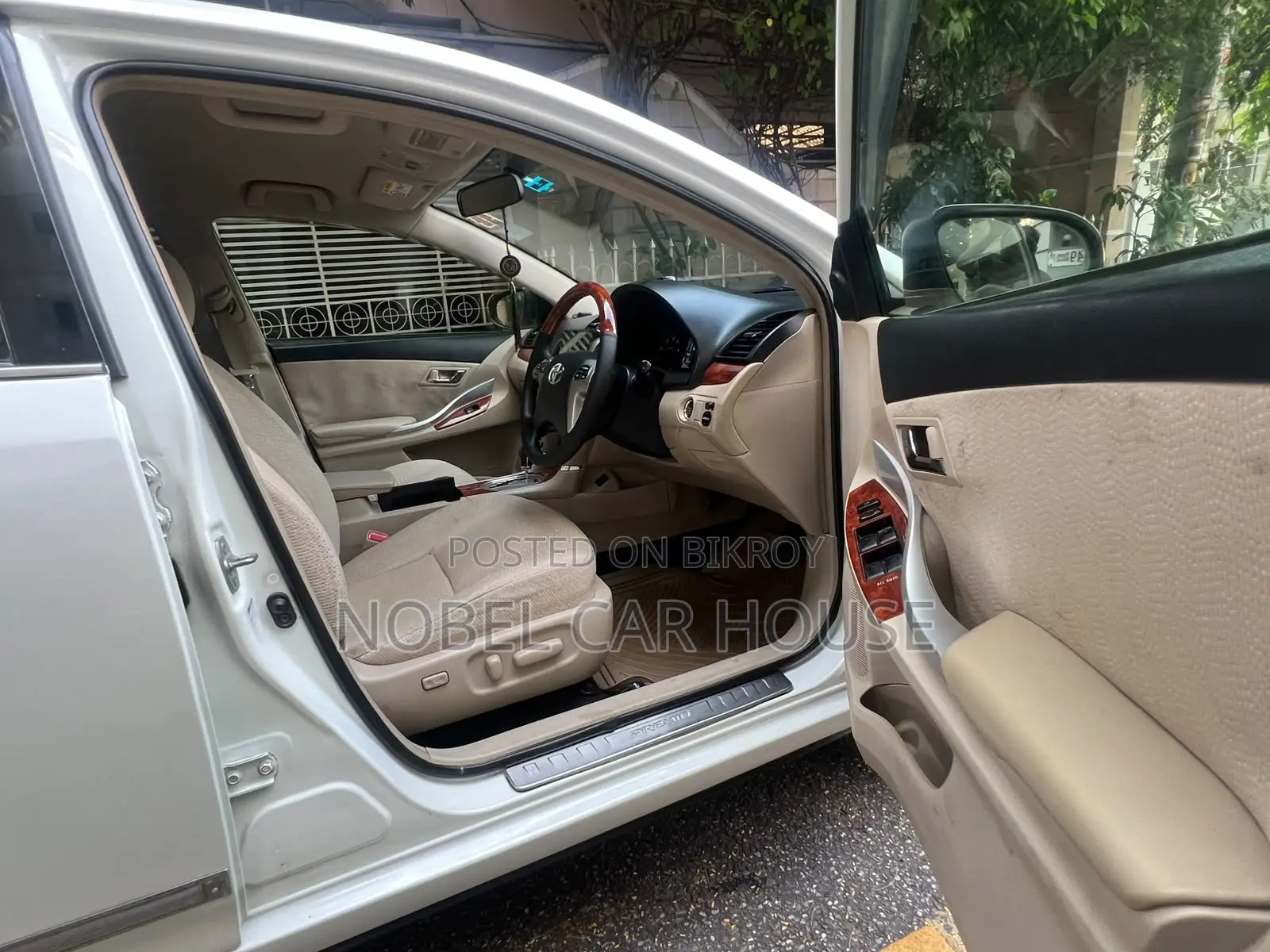 টয়োটা প্রমিও ২০১৪ পার্ল