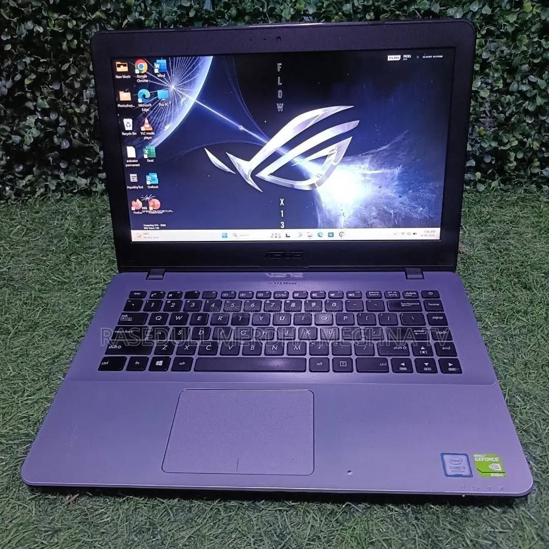 Laptop ASUS 3GB Intel SSD 256GB