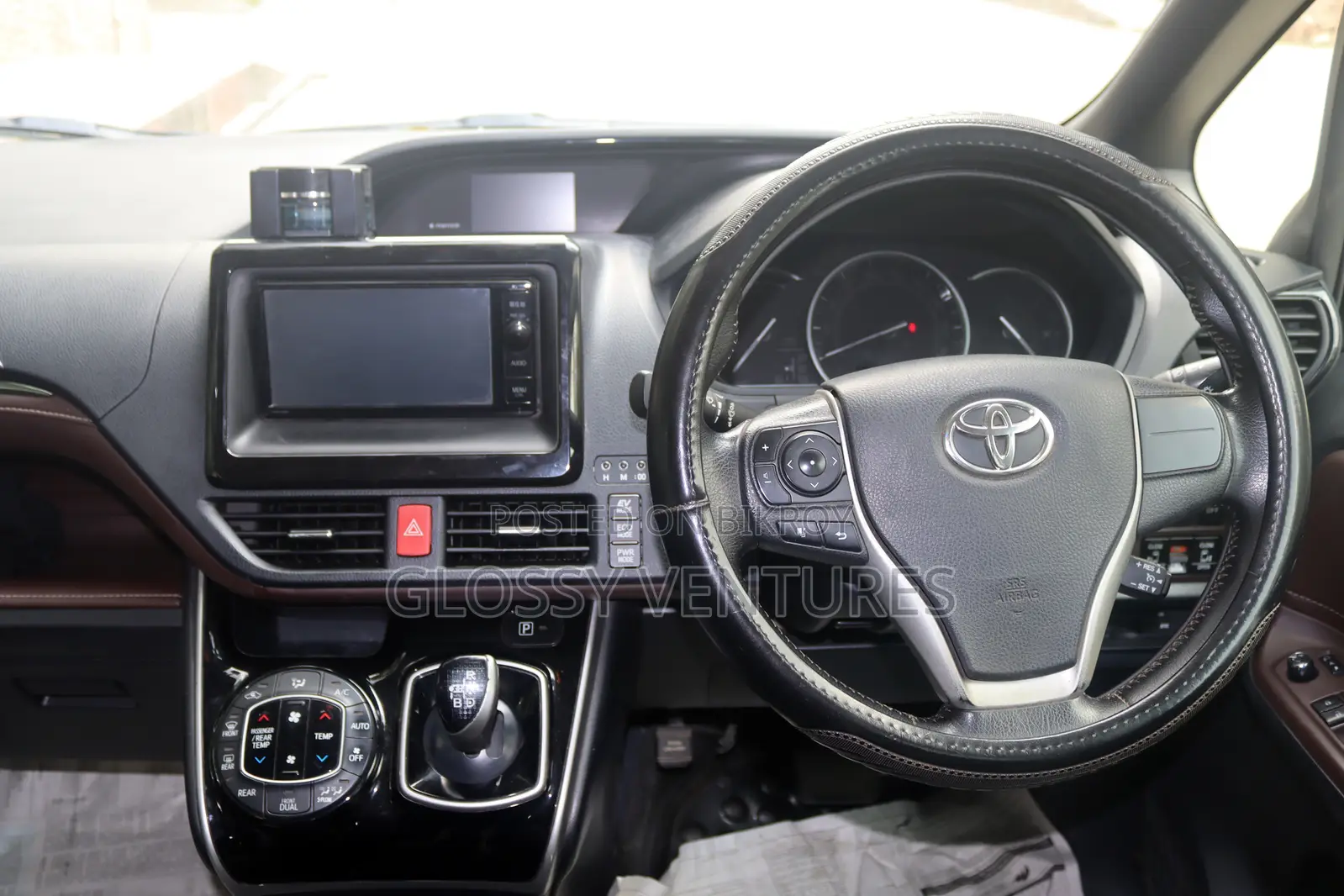 Toyota Noah 1.8 Front-Wheel Drive Hybrid (7 seater) 2016 Blue