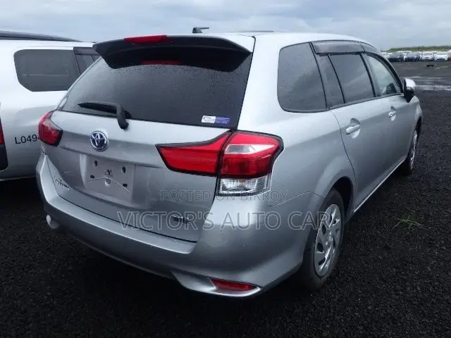 Toyota Corolla Fielder 2021 Silver