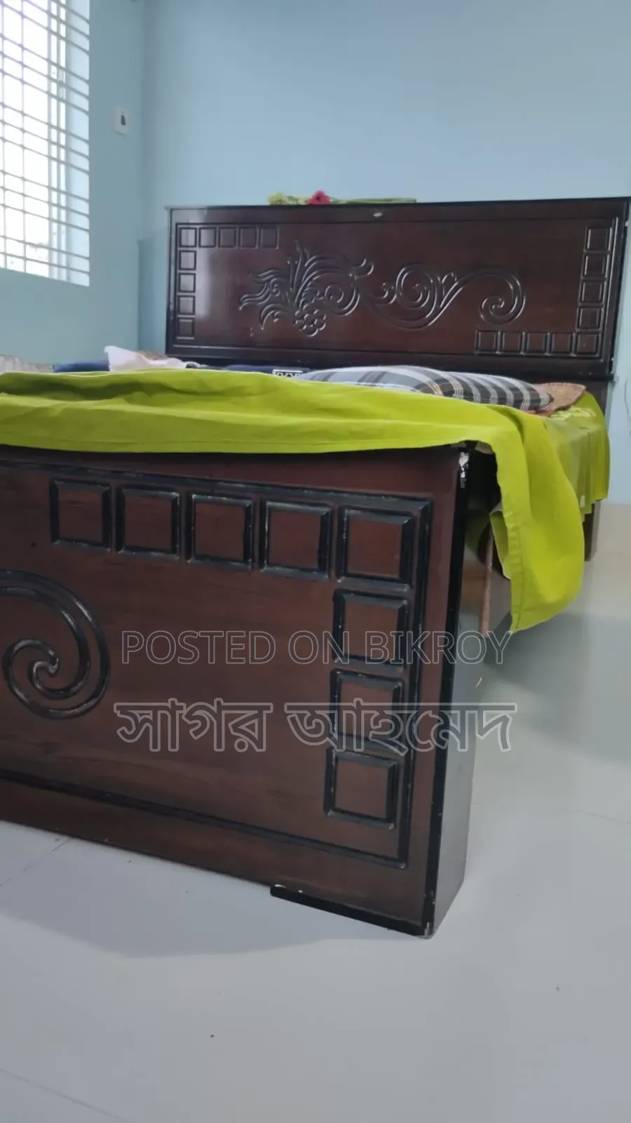 5/7 Feet Malaysian Wooden Almost New Bed