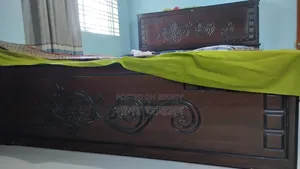 5/7 Feet Malaysian Wooden Almost New Bed