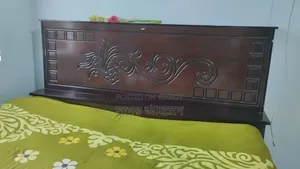 5/7 Feet Malaysian Wooden Almost New Bed